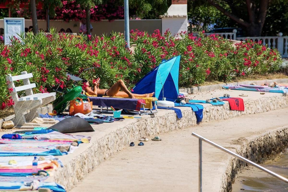 Villa Flora Maris Apartments Privlaka  Bagian luar foto