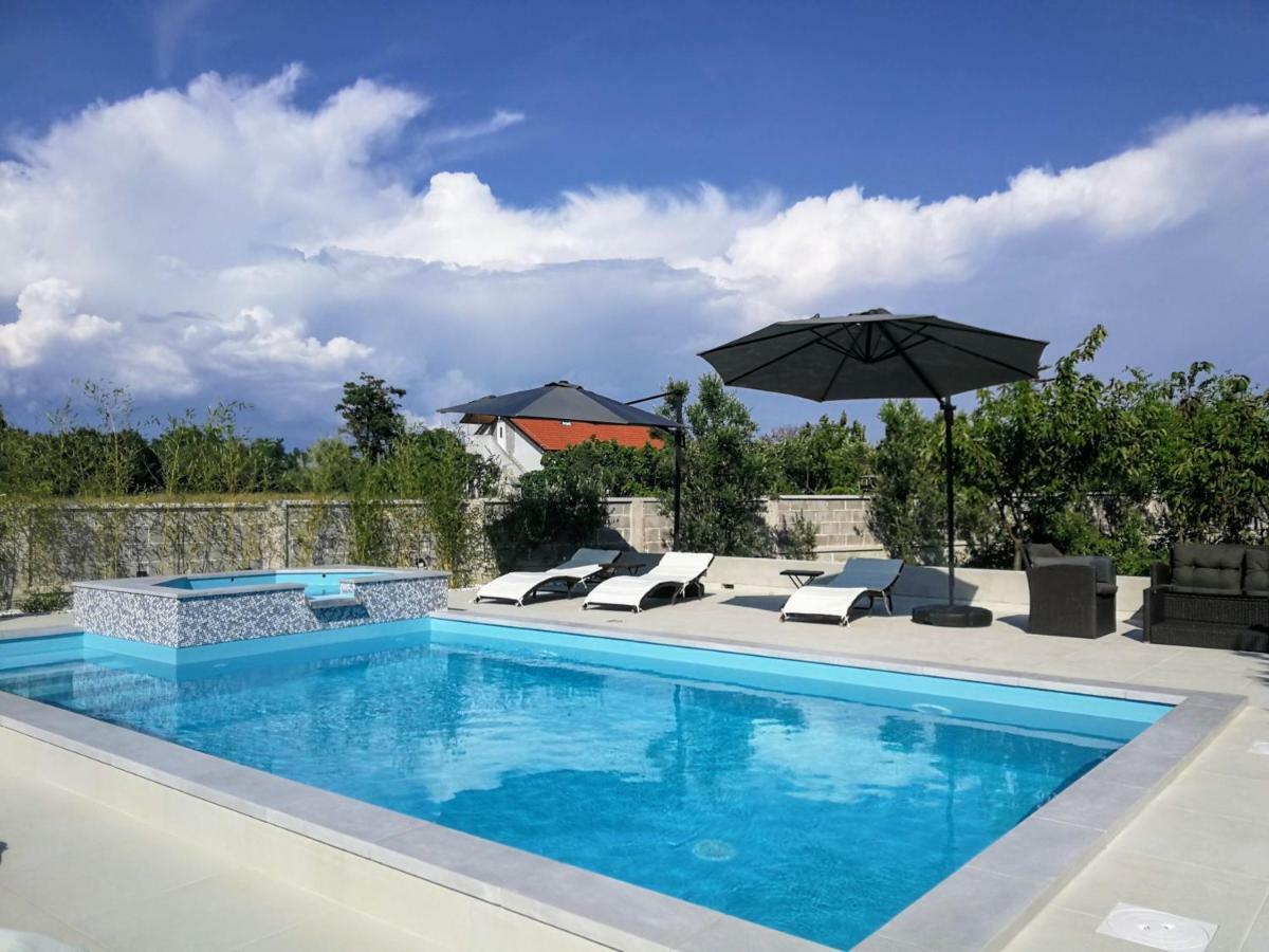 Villa Flora Maris Apartments Privlaka  Bagian luar foto